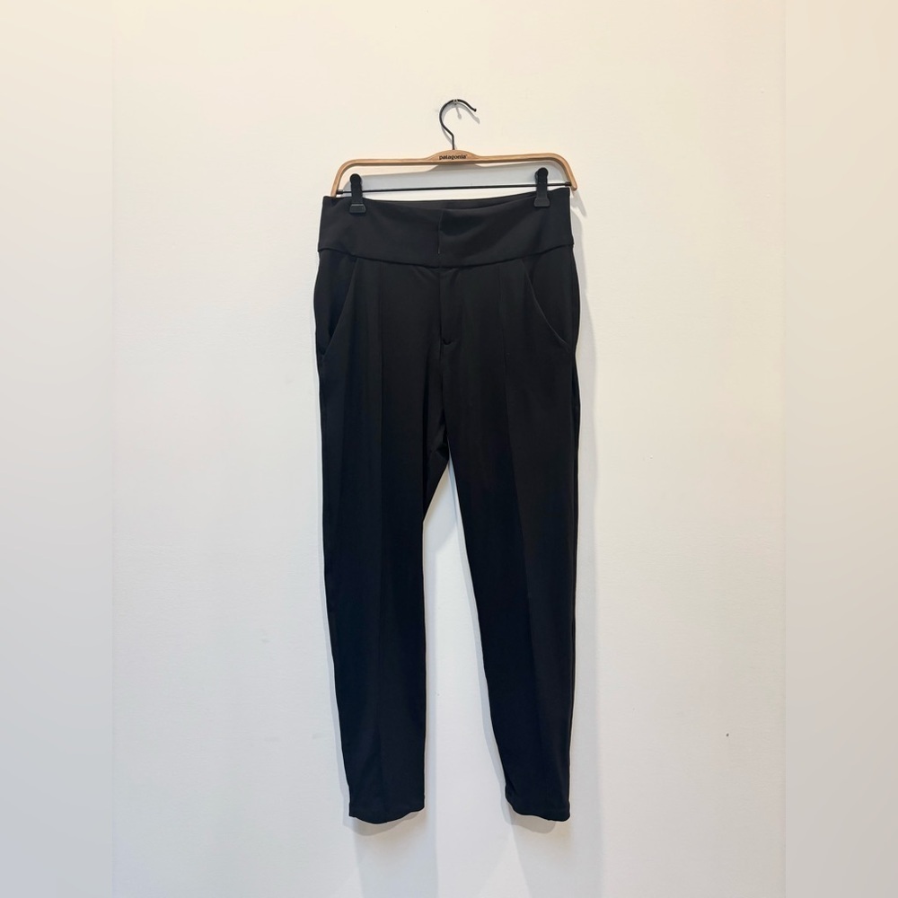 LULULEMON | stretchy front closer and zipper pants | size 6-8